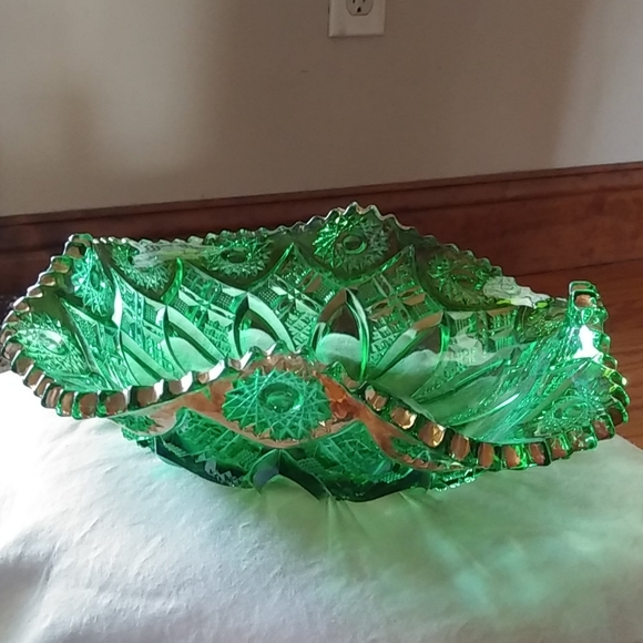 Other - Wow! Emerald green gold rimmed fluted bowl dish